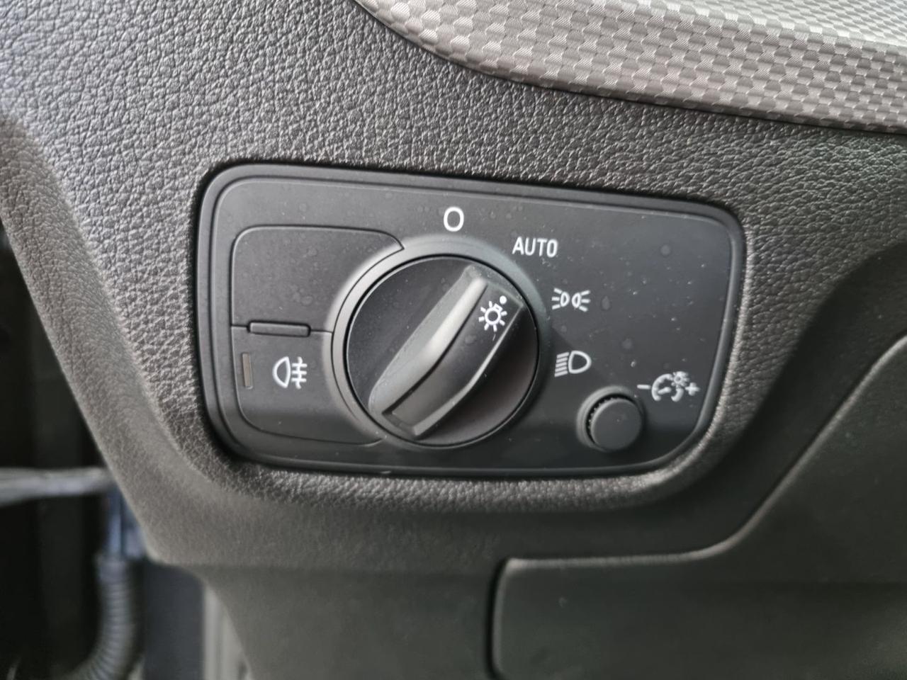 AUDI Q2 30 TDI Identity Black - 22