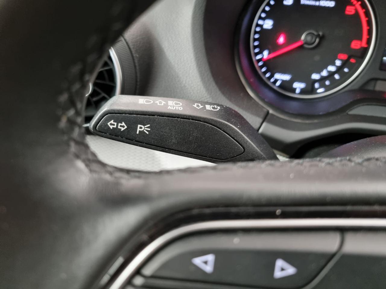 AUDI Q2 30 TDI Identity Black - 37