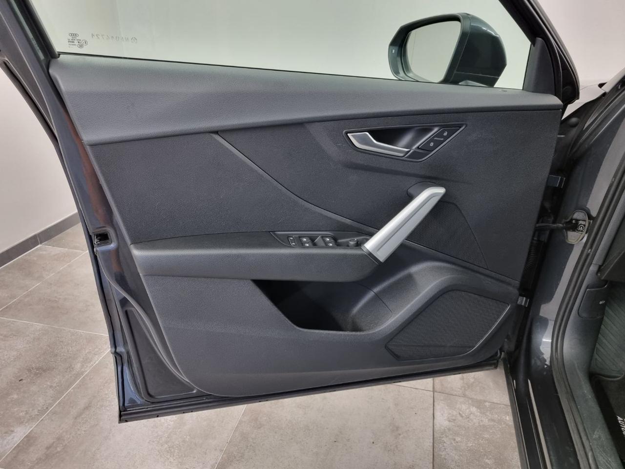 AUDI Q2 30 TDI Identity Black - 23