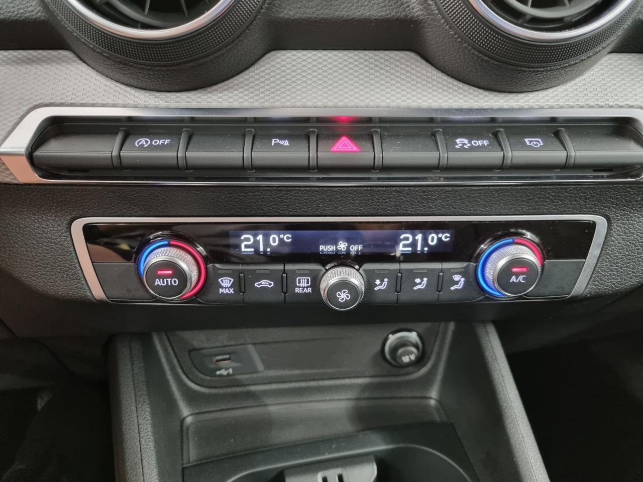 AUDI Q2 30 TDI Identity Black - 16