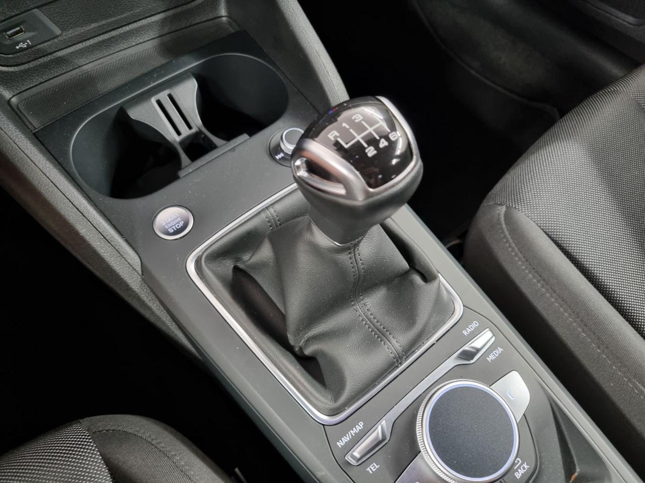 AUDI Q2 30 TDI Identity Black - 12