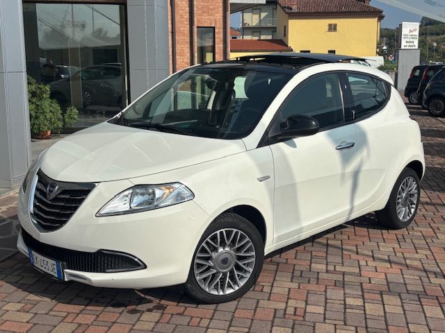 LANCIA Ypsilon Bianco pastello