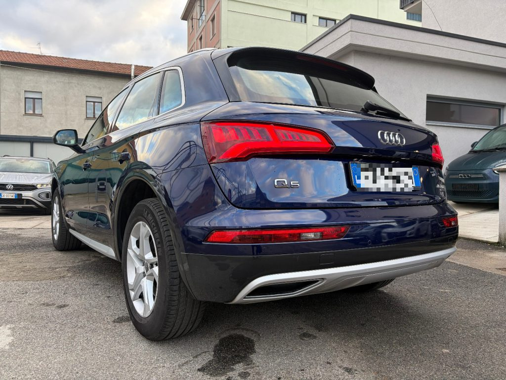 AUDI Q5 40 TDI quattro S tronic Business Design - 11