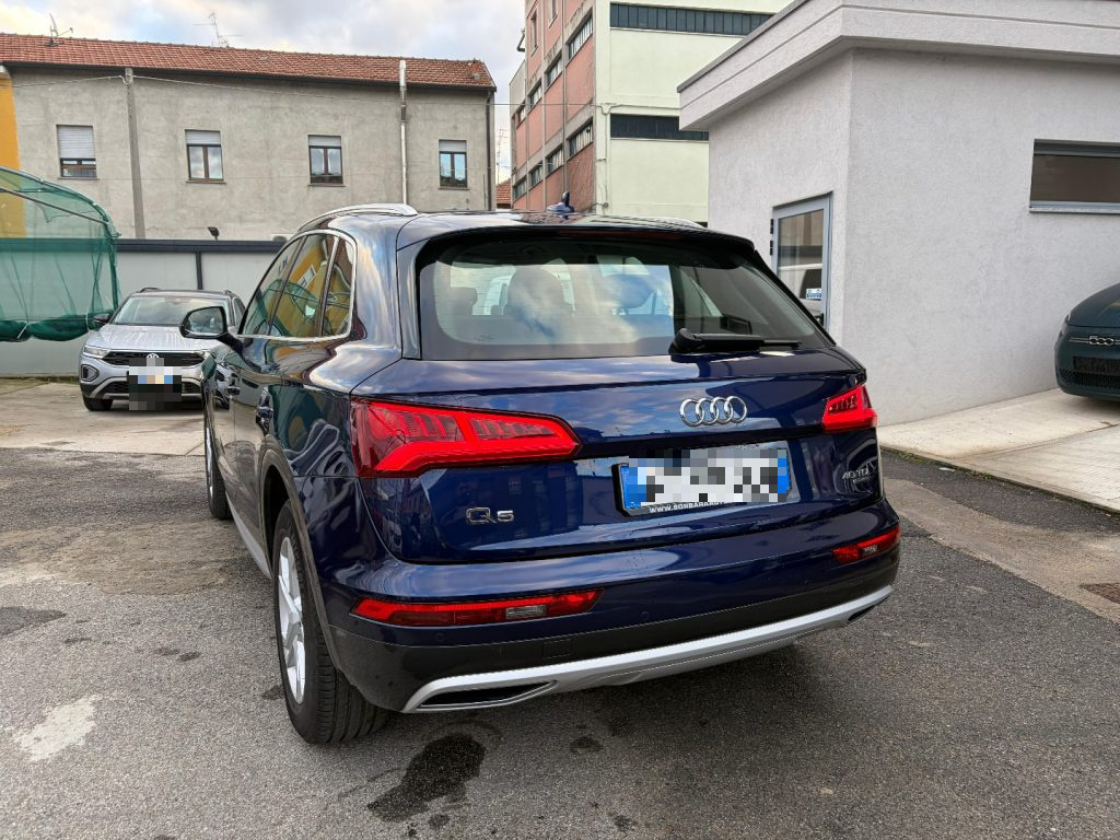 AUDI Q5 40 TDI quattro S tronic Business Design - 15