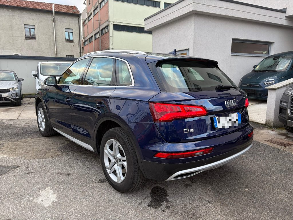 AUDI Q5 40 TDI quattro S tronic Business Design - 16