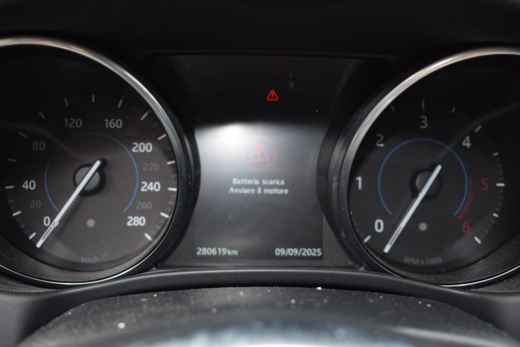 JAGUAR XE 2.0 D Turbo 180 CV AWD AUT. R-SPORT MOTORE DA SOST - 10