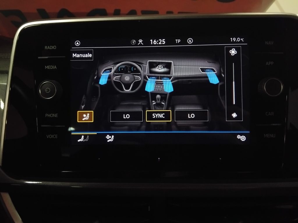 VOLKSWAGEN T-Roc 2.0 TDI 150 CV DSG Style FULL LED - 28