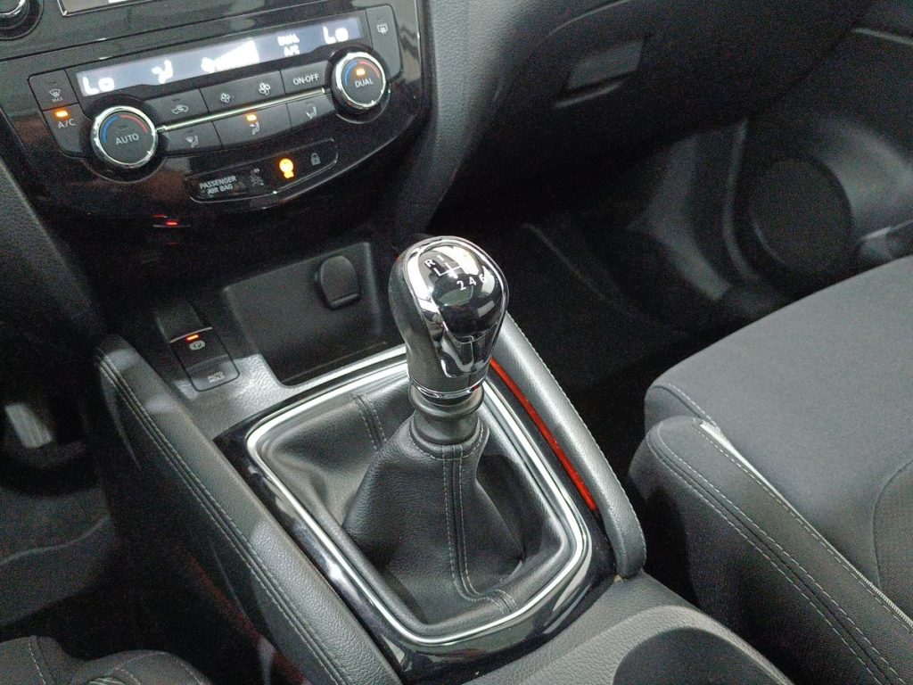 NISSAN Qashqai 1.2 DIG-T N-Connecta - 8