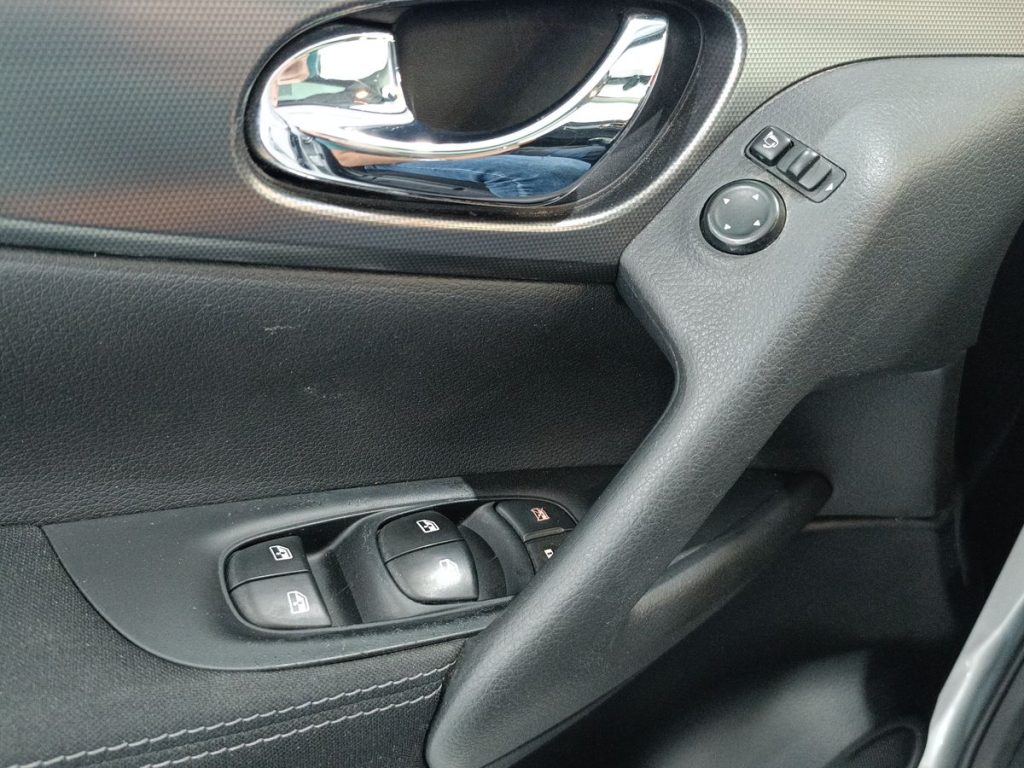 NISSAN Qashqai 1.2 DIG-T N-Connecta - 19