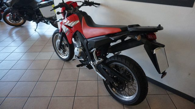 YAMAHA XT 125 Rosso pastello