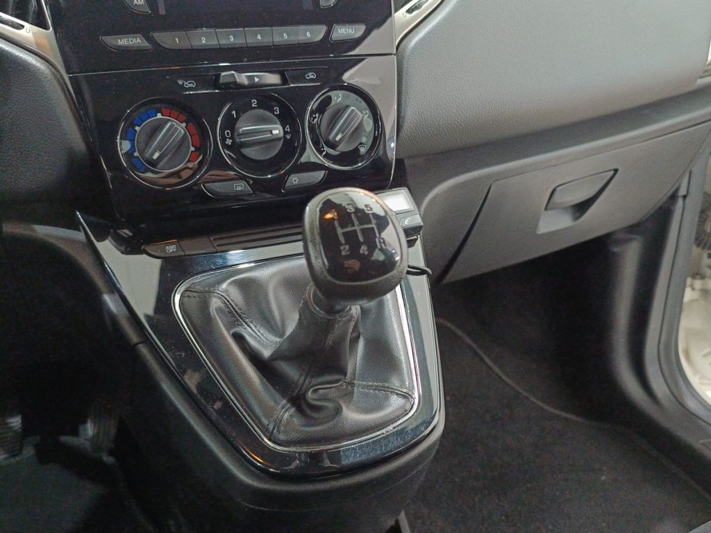 LANCIA Ypsilon 1.3 MJT 16V 95 CV 5 porte S&S Gold - 8