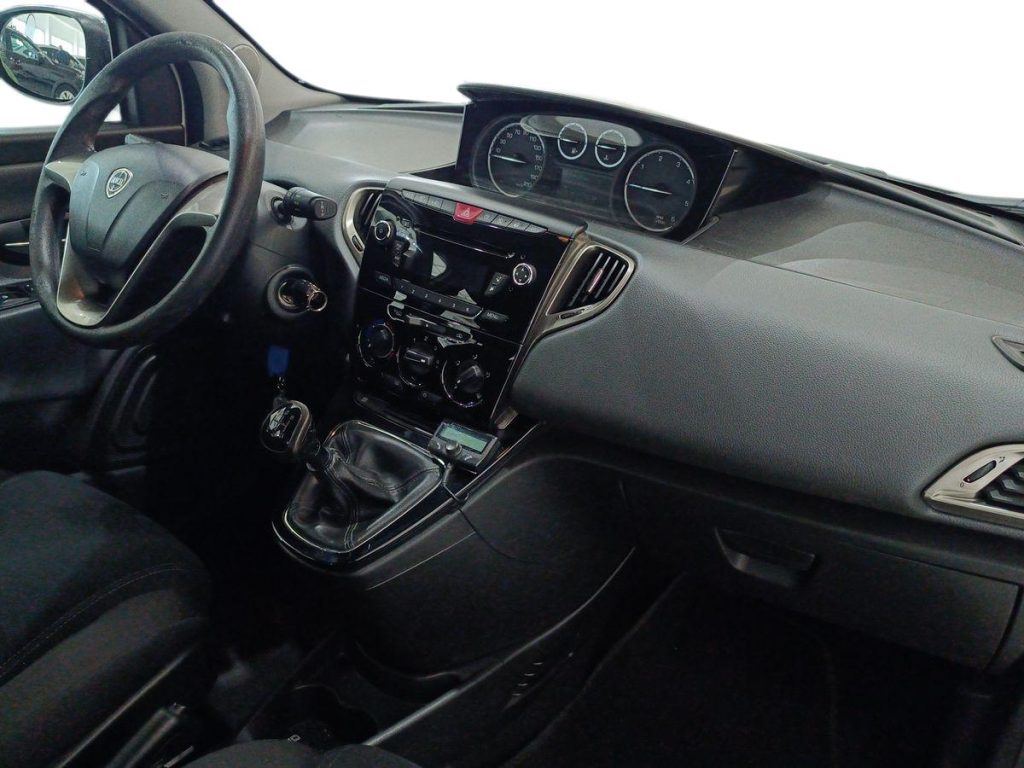 LANCIA Ypsilon 1.3 MJT 16V 95 CV 5 porte S&S Gold - 9