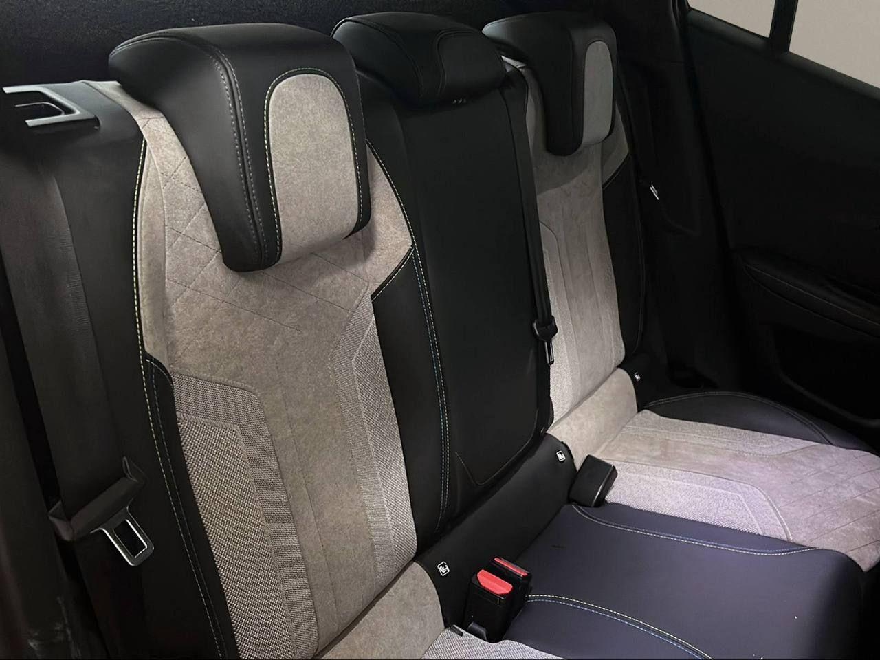 PEUGEOT 2008 motore elettrico 136 CV GT Pack TETTO APRIBILE - 12