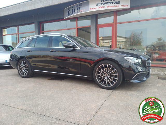 MERCEDES-BENZ E 220 Nero pastello