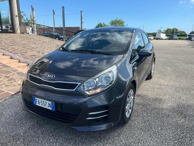 KIA Rio Grigio scuro metallizzato