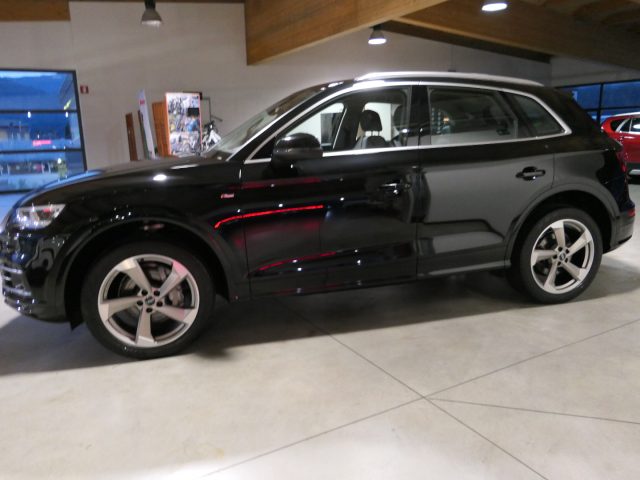 AUDI Q5 Nero pastello