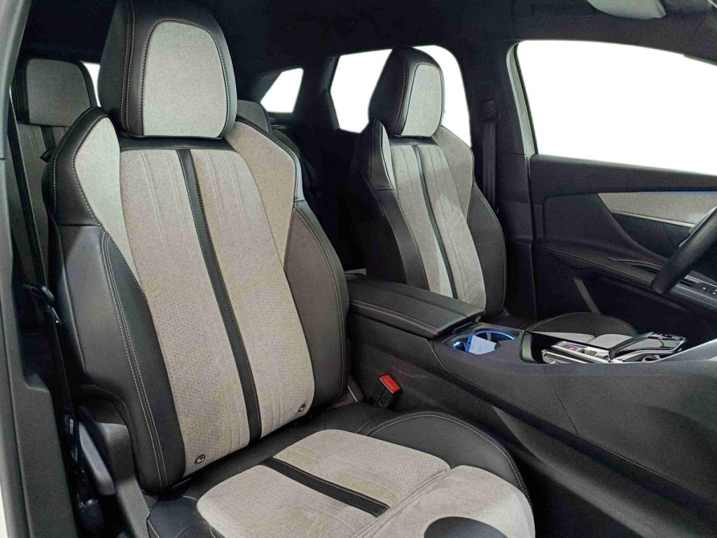 PEUGEOT 3008 Hybrid 225 e-EAT8 GT Pack - 10