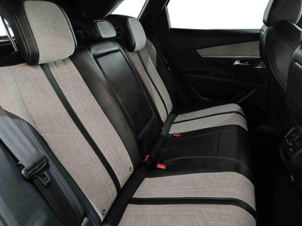 PEUGEOT 3008 Hybrid 225 e-EAT8 GT Pack - 11