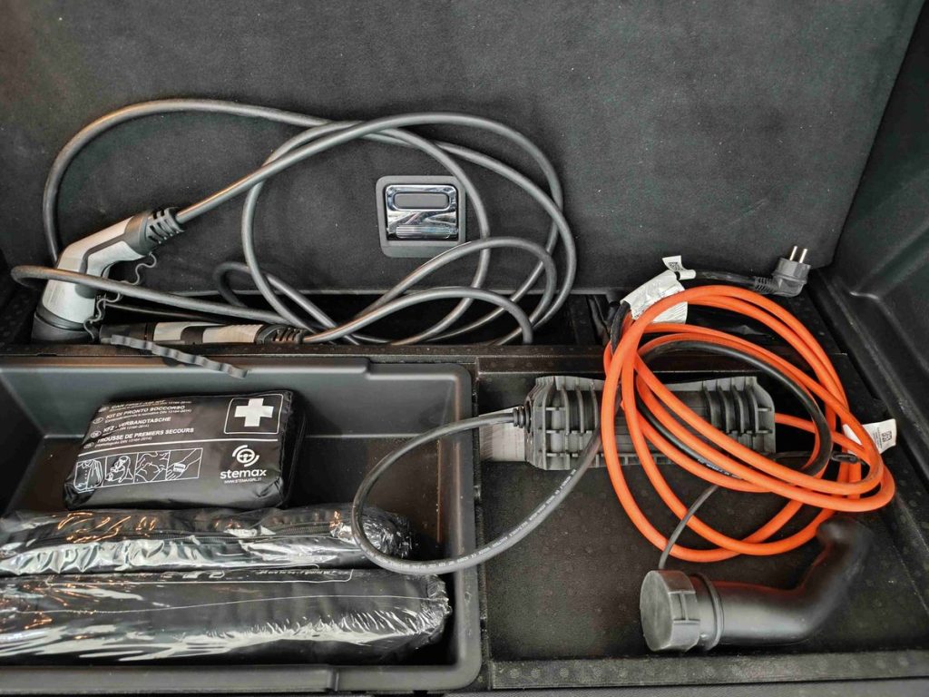 PEUGEOT 3008 Hybrid 225 e-EAT8 GT Pack - 13