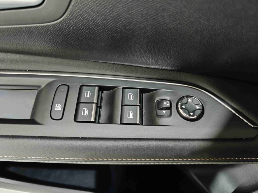 PEUGEOT 3008 Hybrid 225 e-EAT8 GT Pack - 20