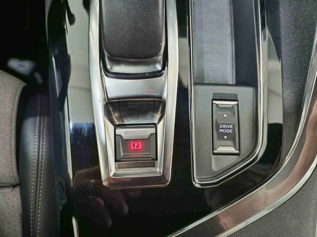 PEUGEOT 3008 Hybrid 225 e-EAT8 GT Pack - 21