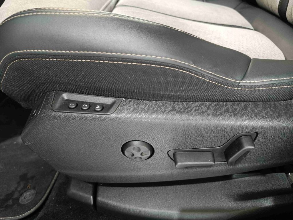 PEUGEOT 3008 Hybrid 225 e-EAT8 GT Pack - 23