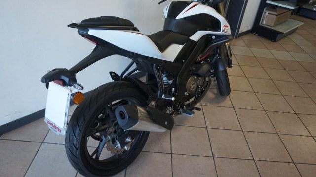 QJ MOTOR SRK 125S Bianco pastello