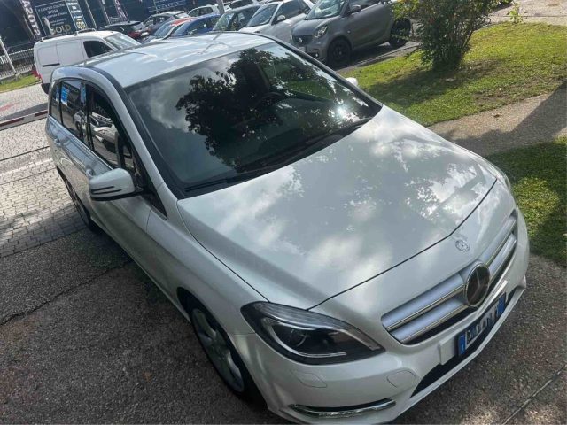 MERCEDES-BENZ B 180 Bianco pastello