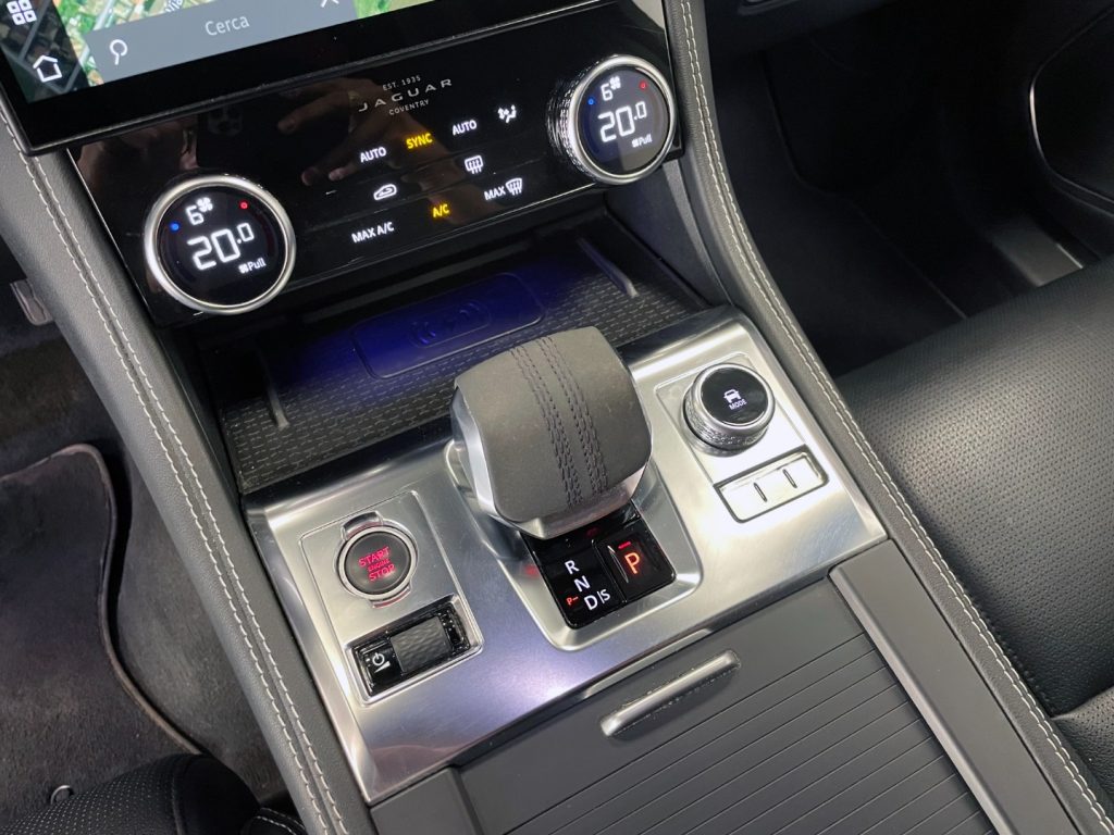 JAGUAR F-Pace 2.0d MHEV R-DYNAMIC HSE AWD 204CV - IVA DEDUCIBILE - 28