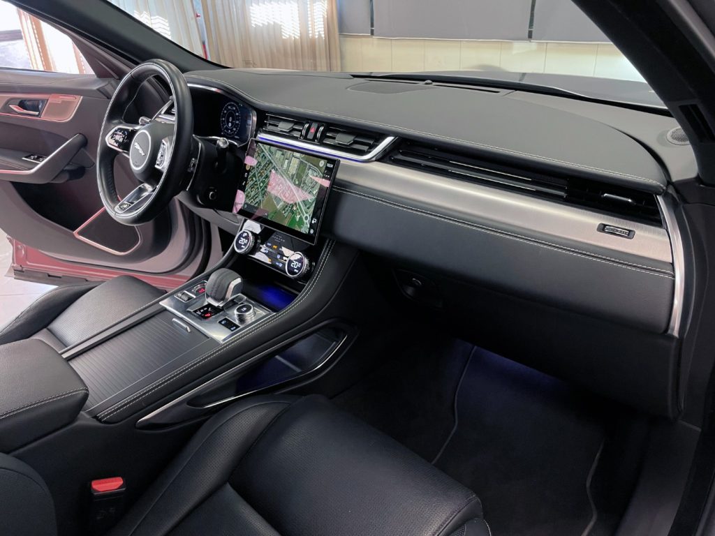 JAGUAR F-Pace 2.0d MHEV R-DYNAMIC HSE AWD 204CV - IVA DEDUCIBILE - 47