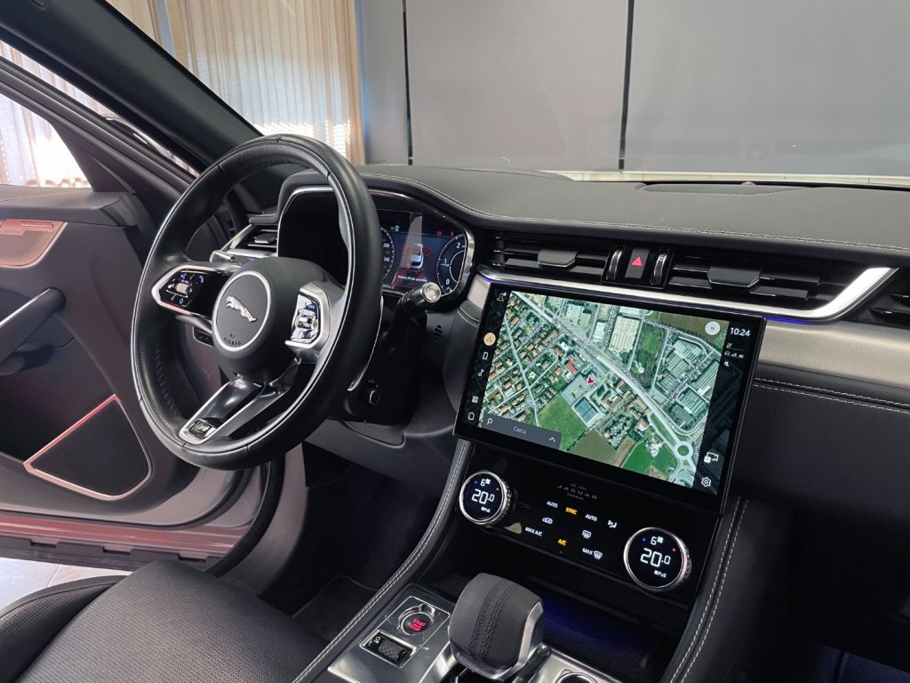 JAGUAR F-Pace 2.0d MHEV R-DYNAMIC HSE AWD 204CV - IVA DEDUCIBILE - 48