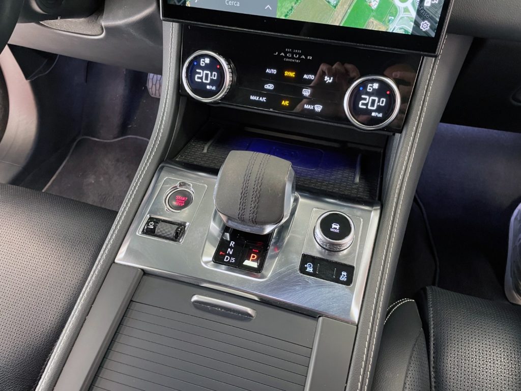 JAGUAR F-Pace 2.0d MHEV R-DYNAMIC HSE AWD 204CV - IVA DEDUCIBILE - 50