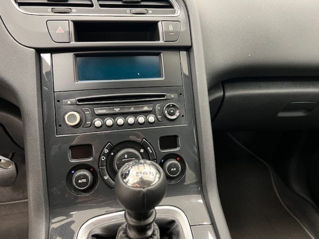 PEUGEOT 5008 I -  1.6 hdi 8v Active 115cv - 11