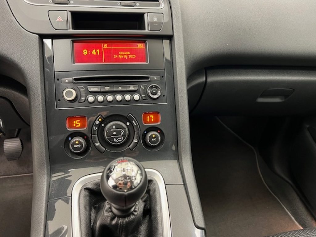 PEUGEOT 5008 I -  1.6 hdi 8v Active 115cv - 13