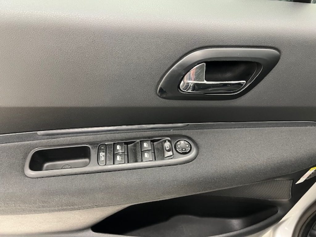 PEUGEOT 5008 I -  1.6 hdi 8v Active 115cv - 14