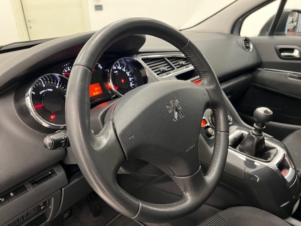 PEUGEOT 5008 I -  1.6 hdi 8v Active 115cv - 16