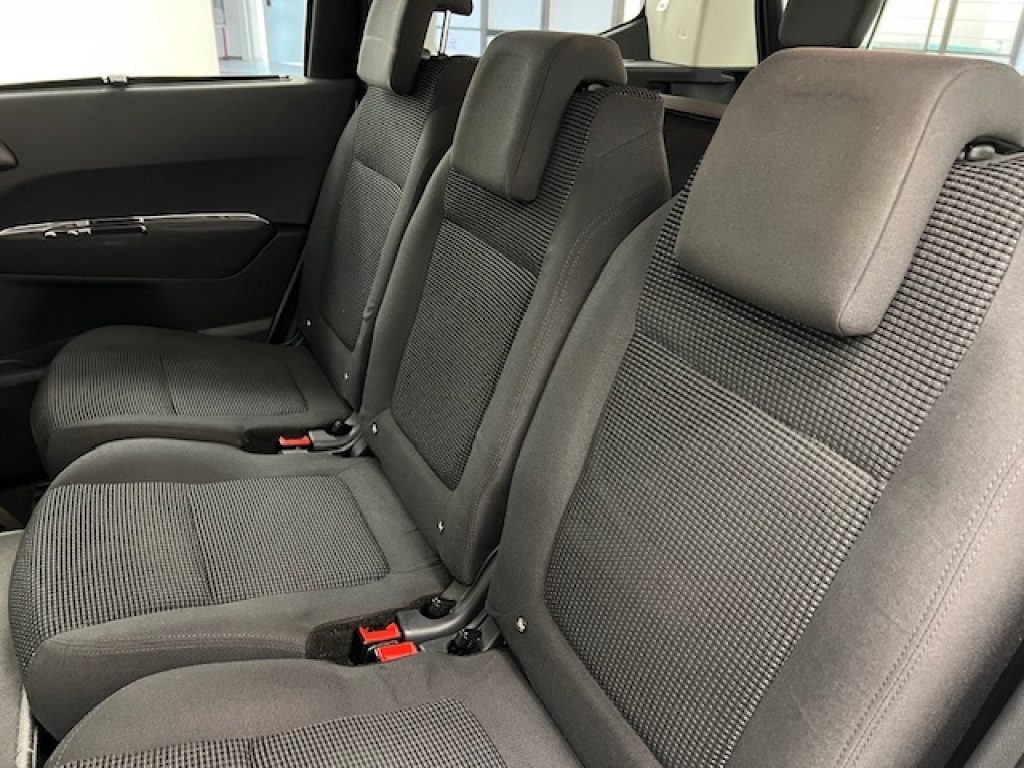 PEUGEOT 5008 I -  1.6 hdi 8v Active 115cv - 19