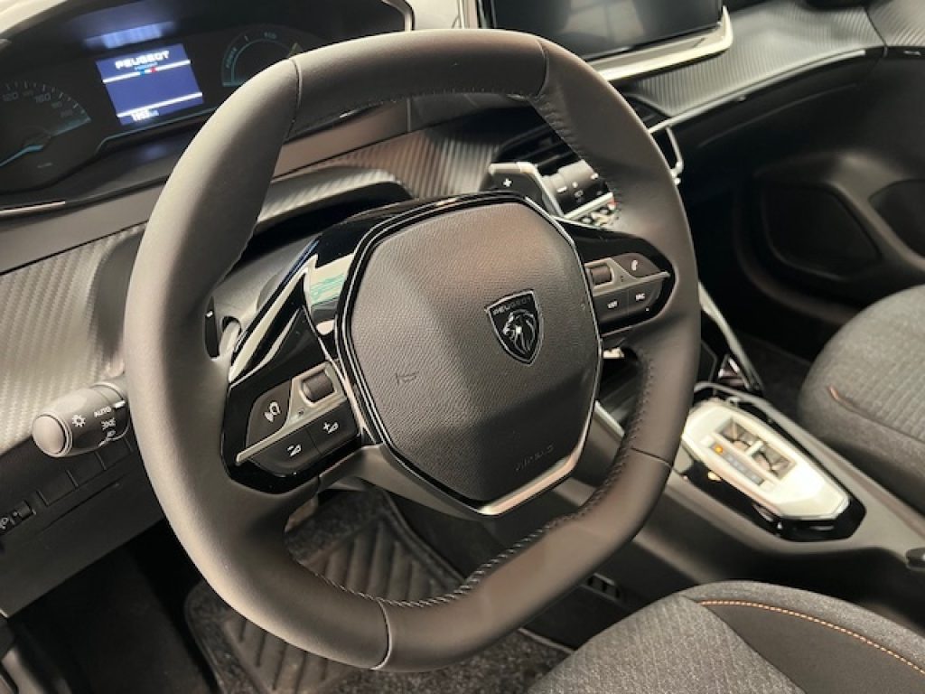 PEUGEOT 208 II 2023 -  1.2 hybrid Style 110cv e-dcs 6 - 9