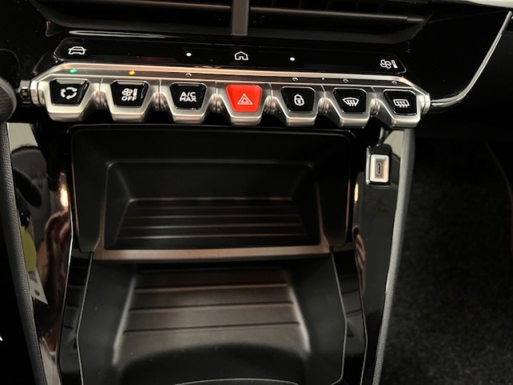 PEUGEOT 208 II 2023 -  1.2 hybrid Style 110cv e-dcs 6 - 13