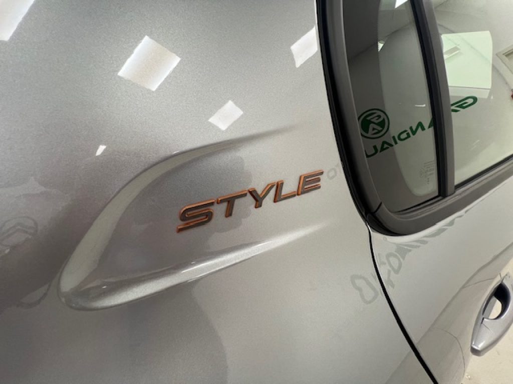 PEUGEOT 208 II 2023 -  1.2 hybrid Style 110cv e-dcs 6 - 18