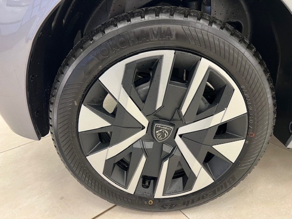 PEUGEOT 208 II 2023 -  1.2 hybrid Style 110cv e-dcs 6 - 19