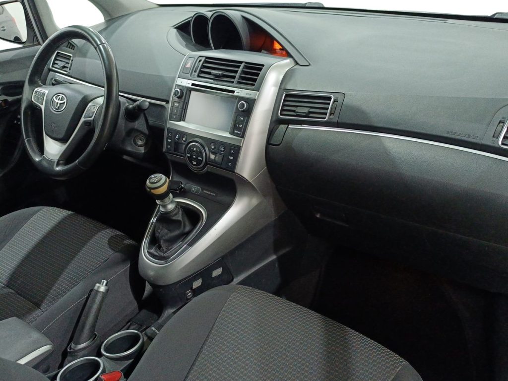 TOYOTA Verso 1.6 D-4D Active 7 posti - 9