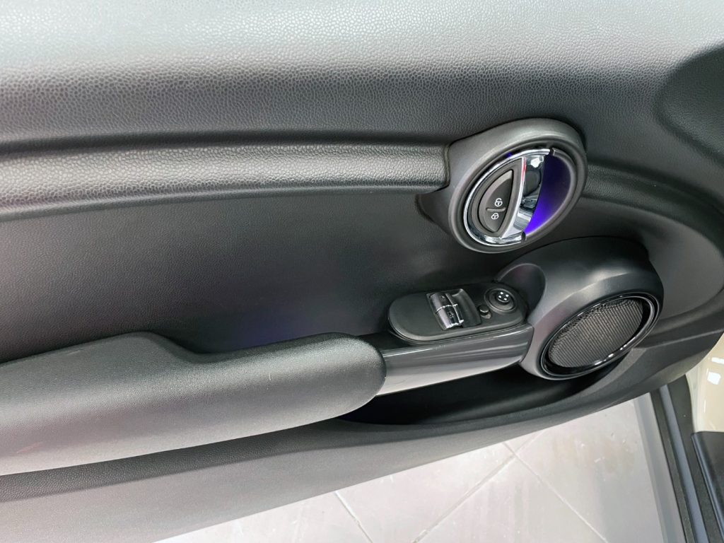 MINI Cooper D 1.5 COOPER D BUSINESS 3P - 41