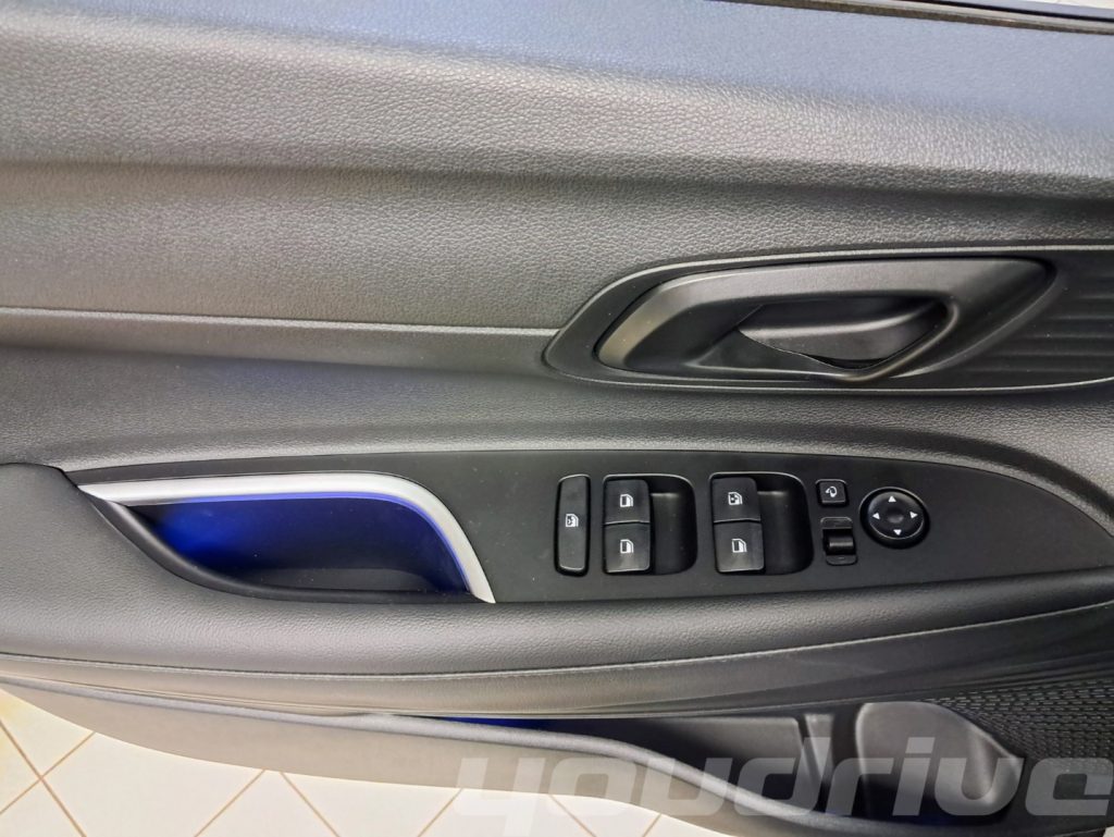 HYUNDAI Bayon / 1.2 MPI MT XLine KM0 - 16