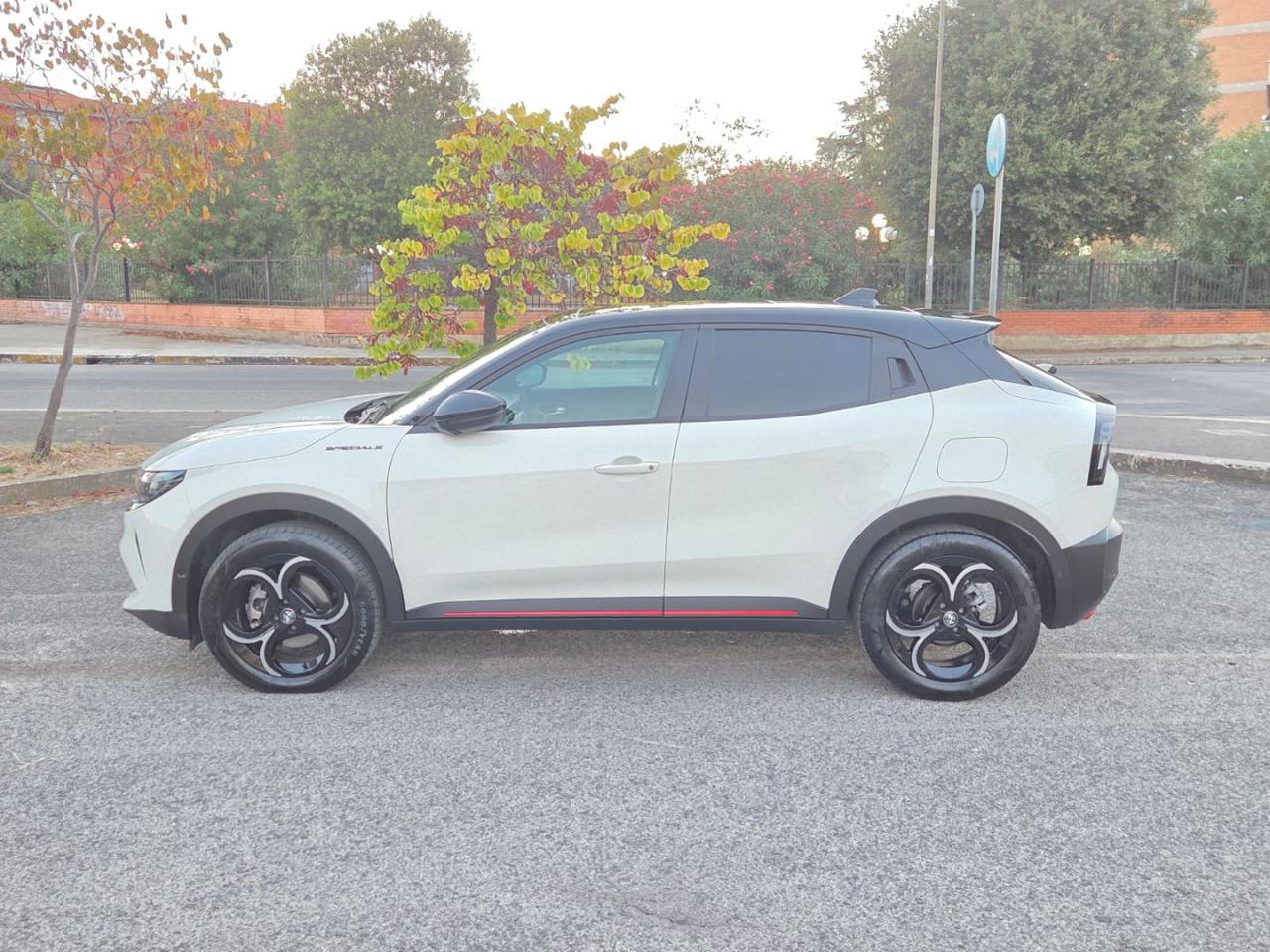 ALFA ROMEO Junior 1.2 Hybrid SPECIALE (Tetto Pan.-Sabelt-Full Opt.) - 27