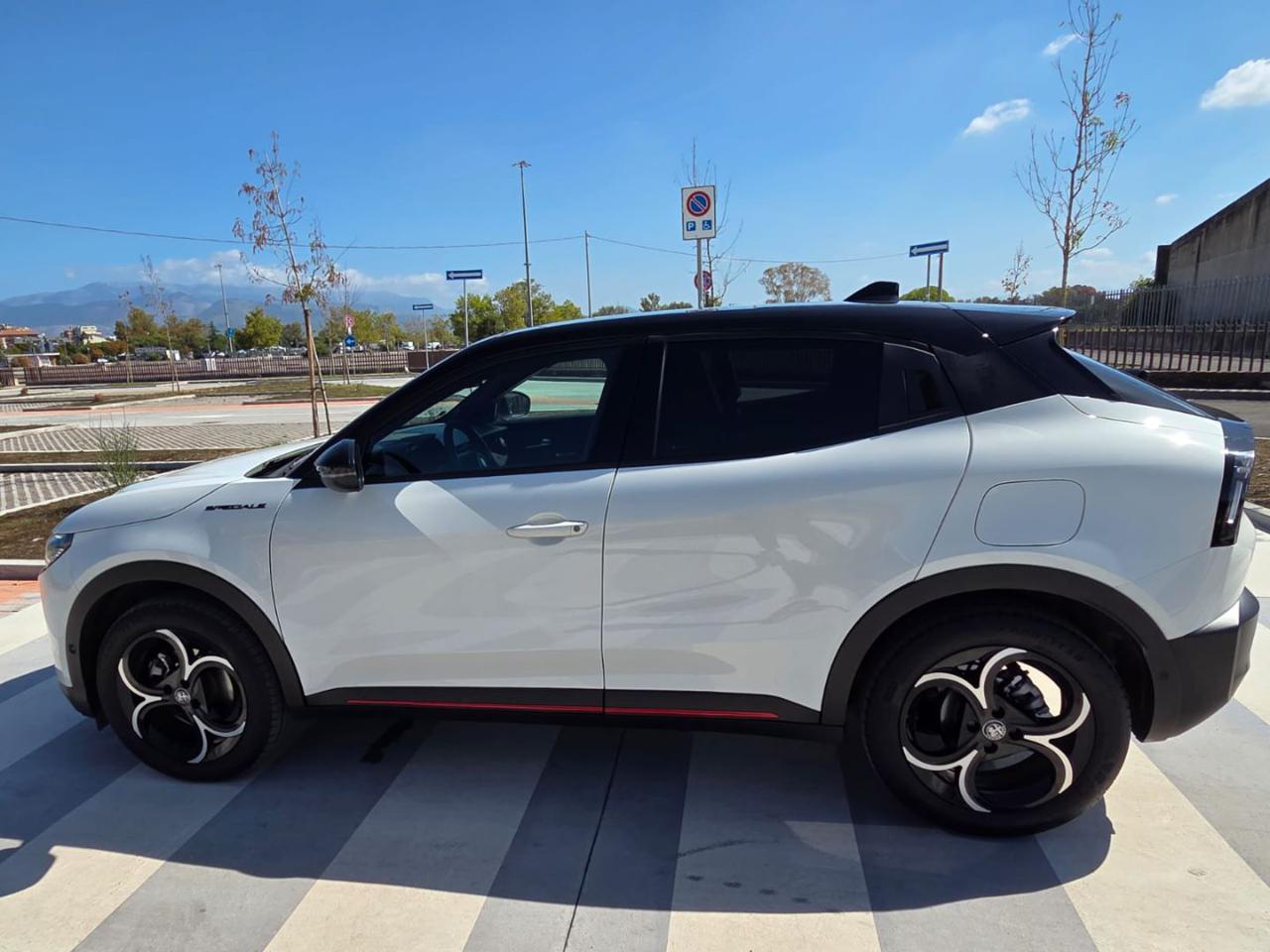 ALFA ROMEO Junior 1.2 Hybrid SPECIALE (Tetto Pan.-Sabelt-Full Opt.) - 2