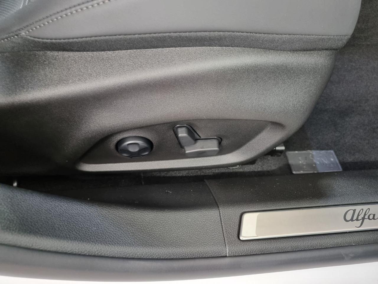 ALFA ROMEO Tonale 1.5 160 CV MHEV TCT7 Veloce - 21