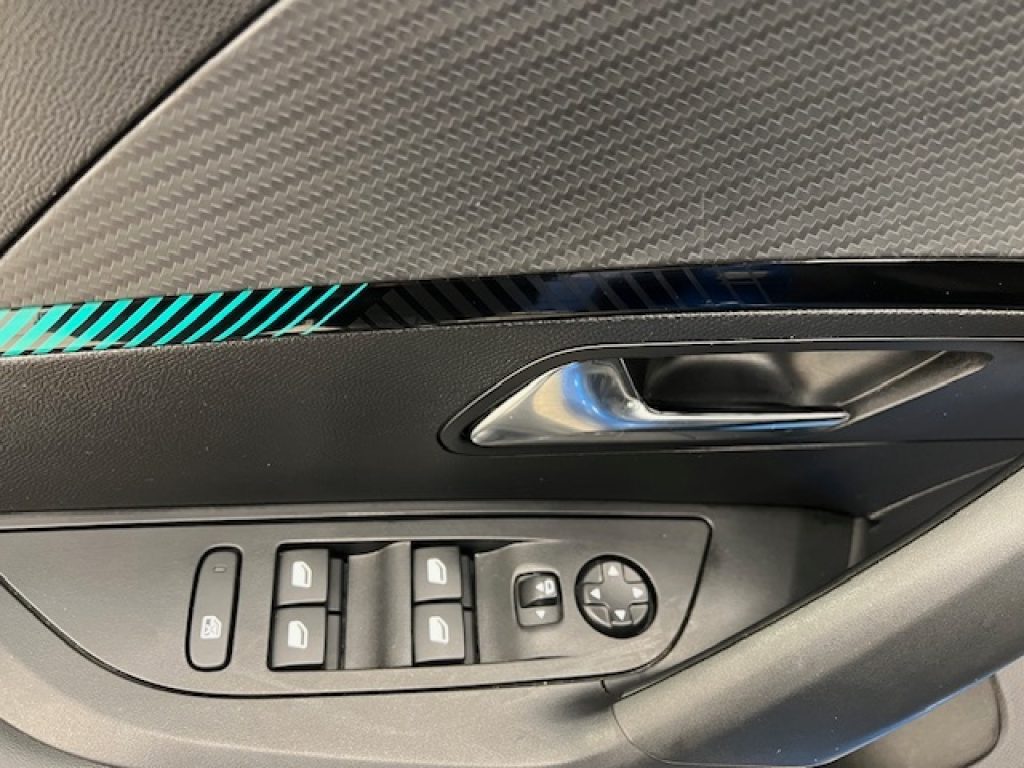 PEUGEOT 2008 II -  1.2 puretech Allure Pack s&s 100cv - 18