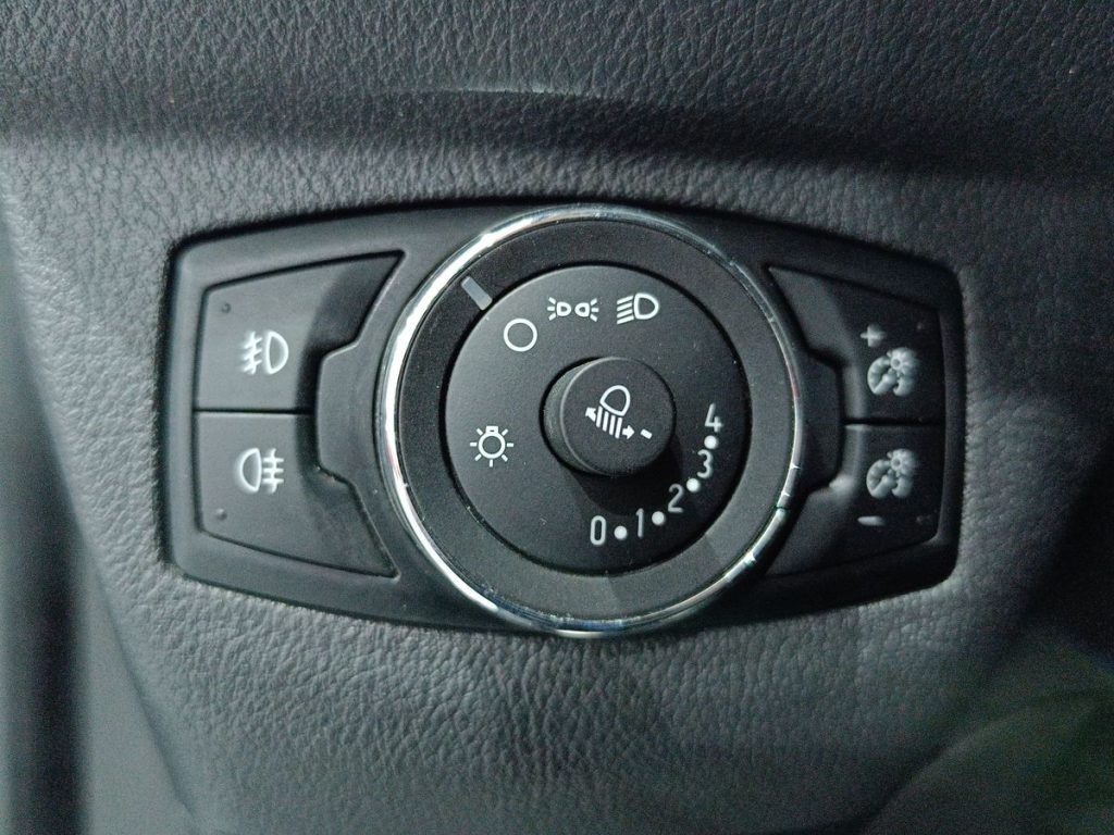 FORD Transit Courier 1.5 TDCi 75CV Van Entry - 18