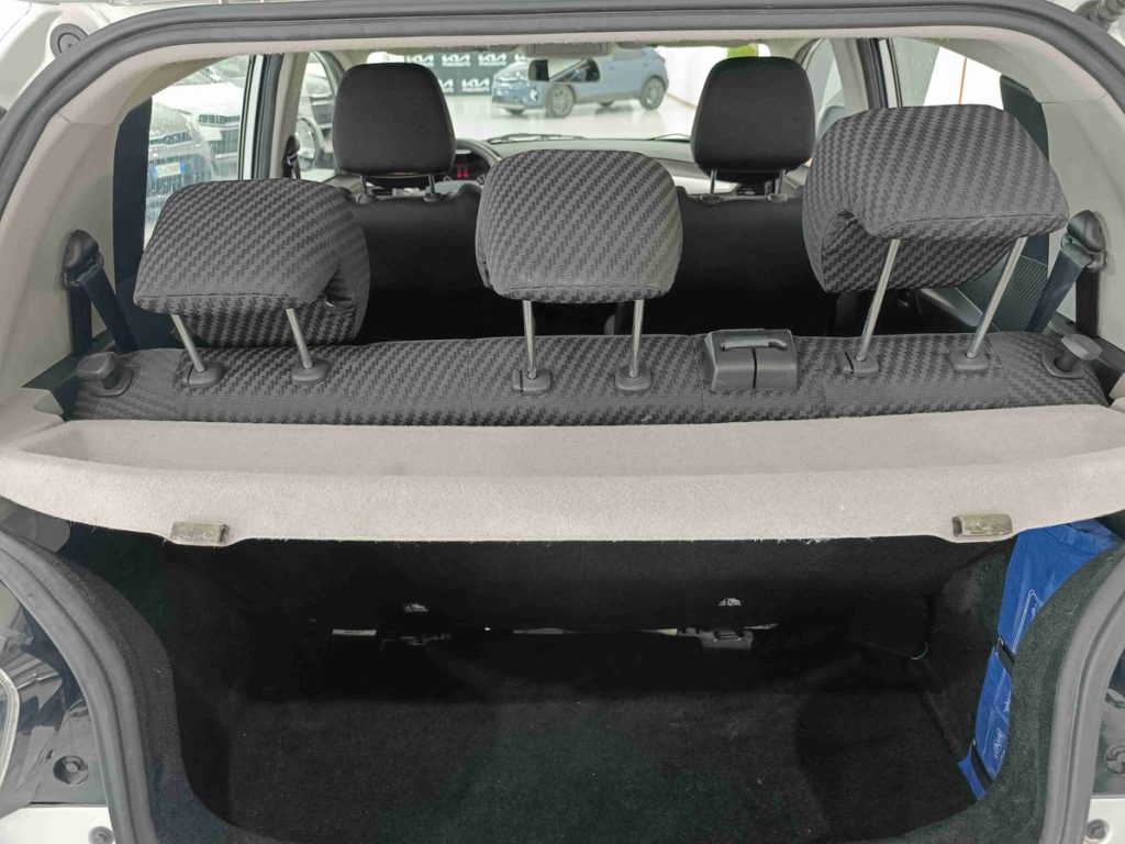 MAHINDRA KUV100 1.2 VVT K6+ - 12